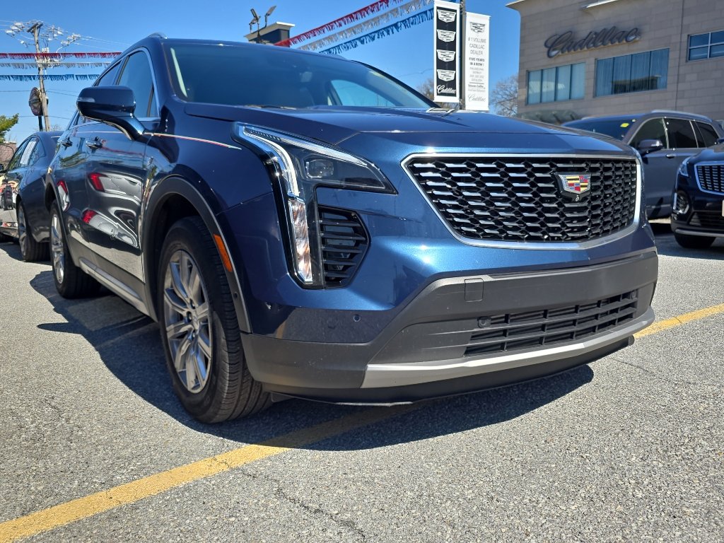 Used 2022 Cadillac XT4 Premium Luxury w/ Enhanced Visibility Package image 2