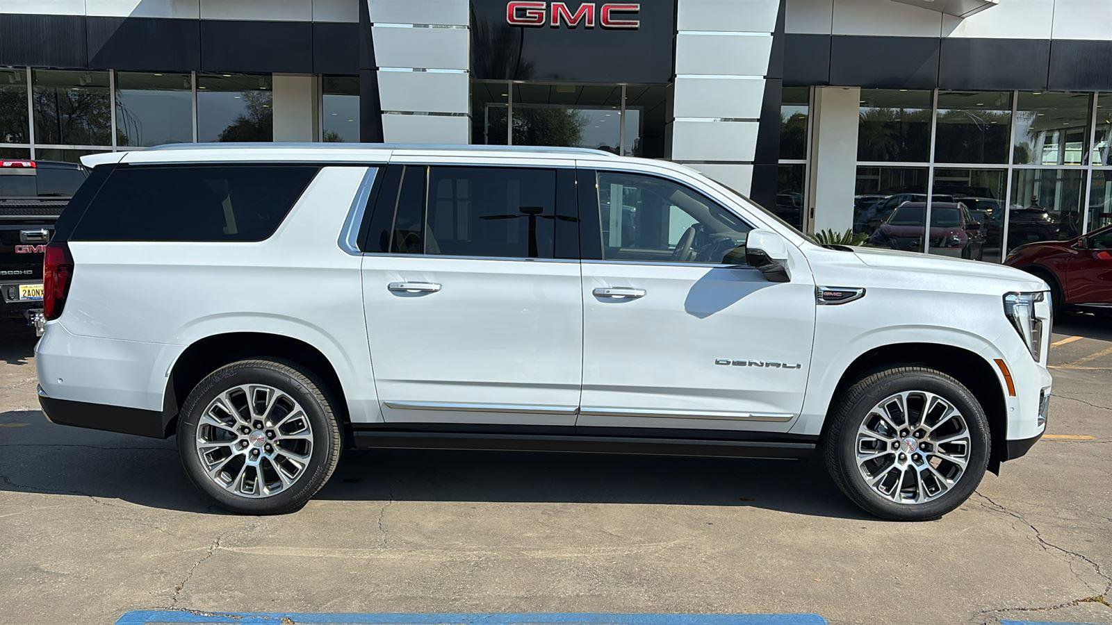 New 2026 GMC Yukon XL Denali w/ Denali Reserve Package image 8