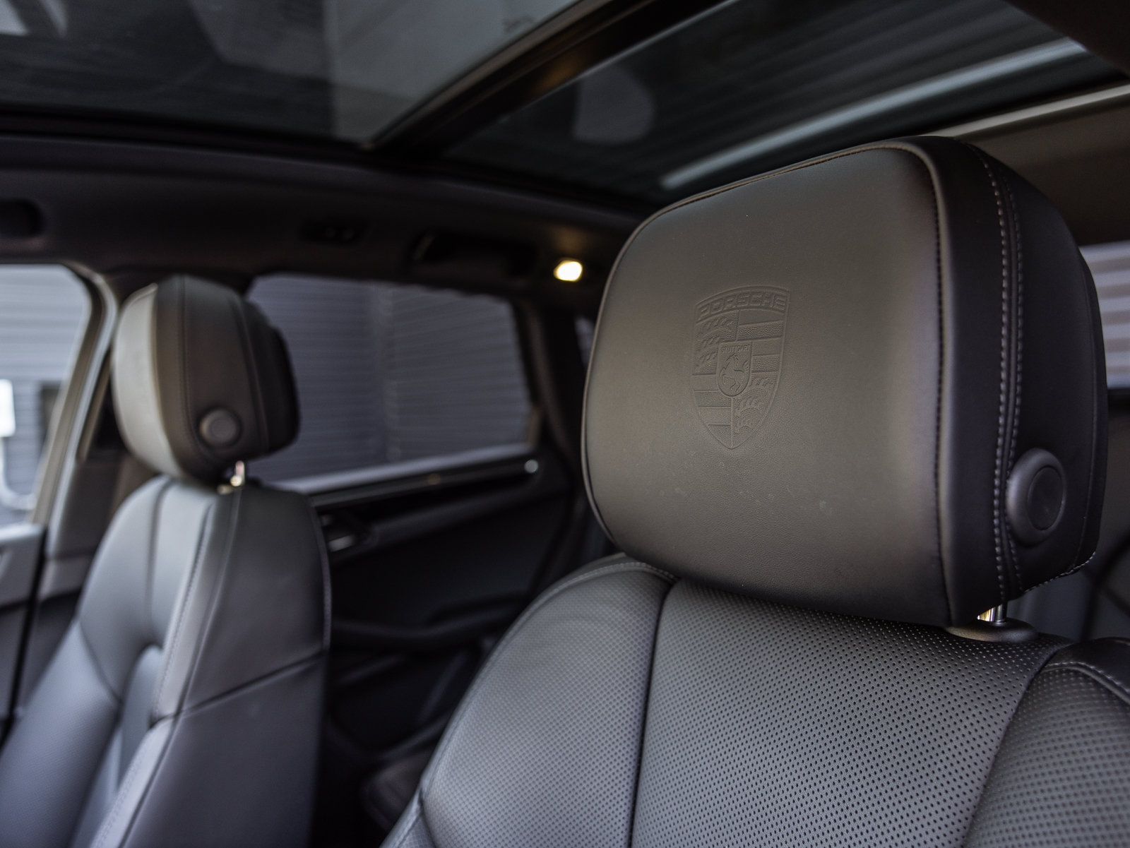 Certified 2026 Porsche Macan Turbo AWD/4WD image 17