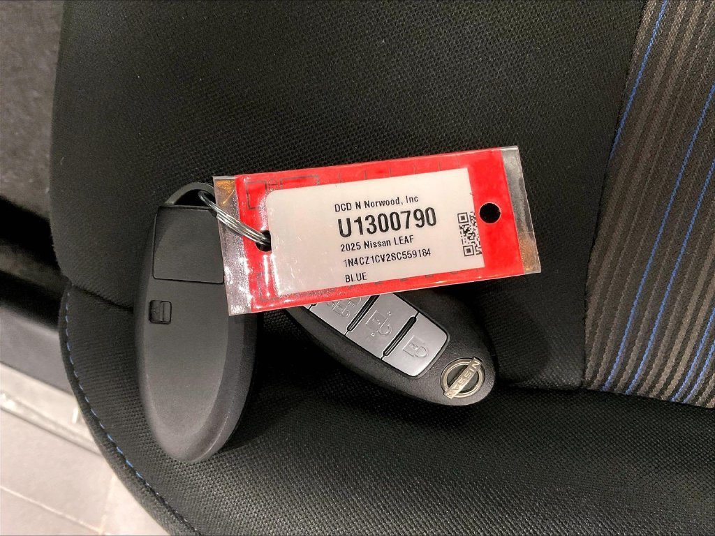 Certified 2025 Nissan Leaf SV Plus FWD image 30