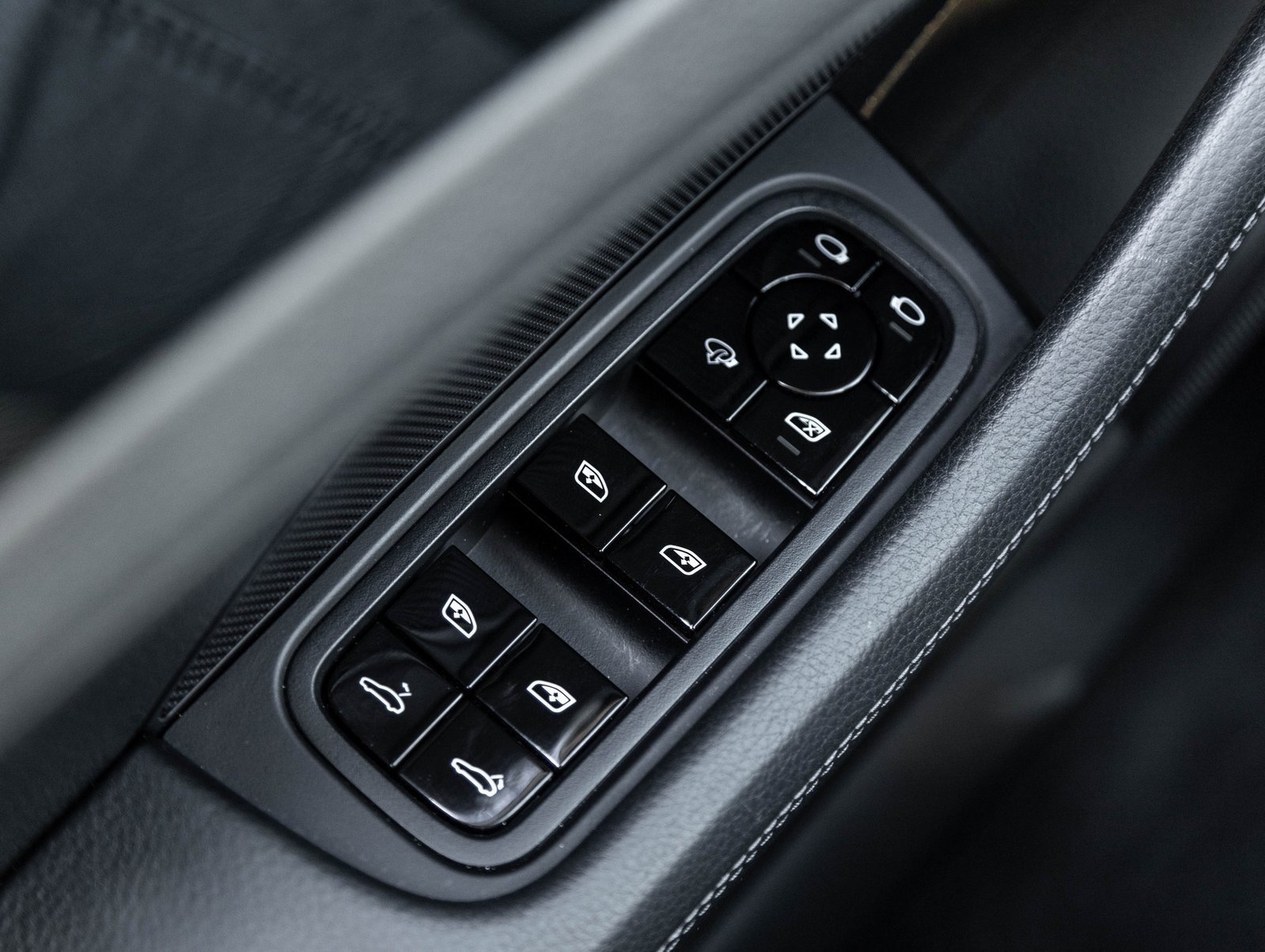 Certified 2021 Porsche Panamera image 19