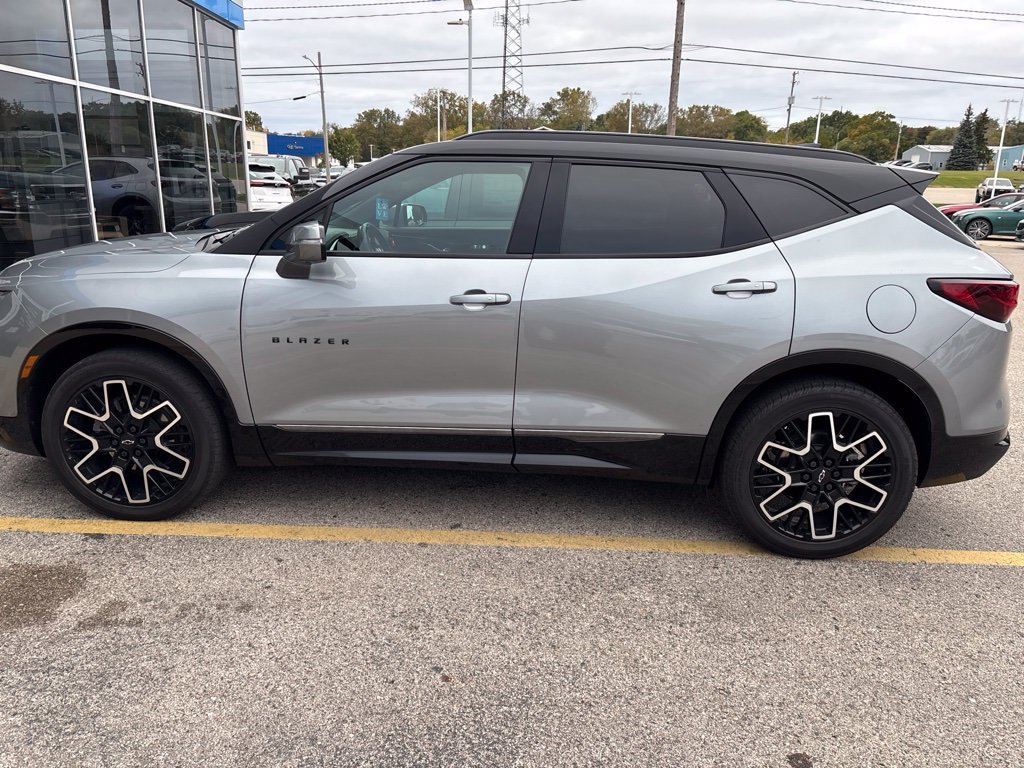Used 2023 Chevrolet Blazer RS w/ Driver Confidence II Package AWD/4WD image 2