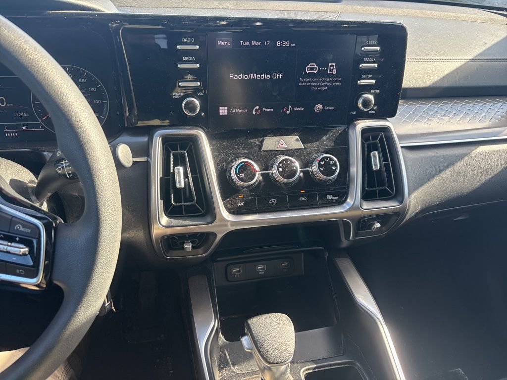 Certified 2023 Kia Sorento LX image 10