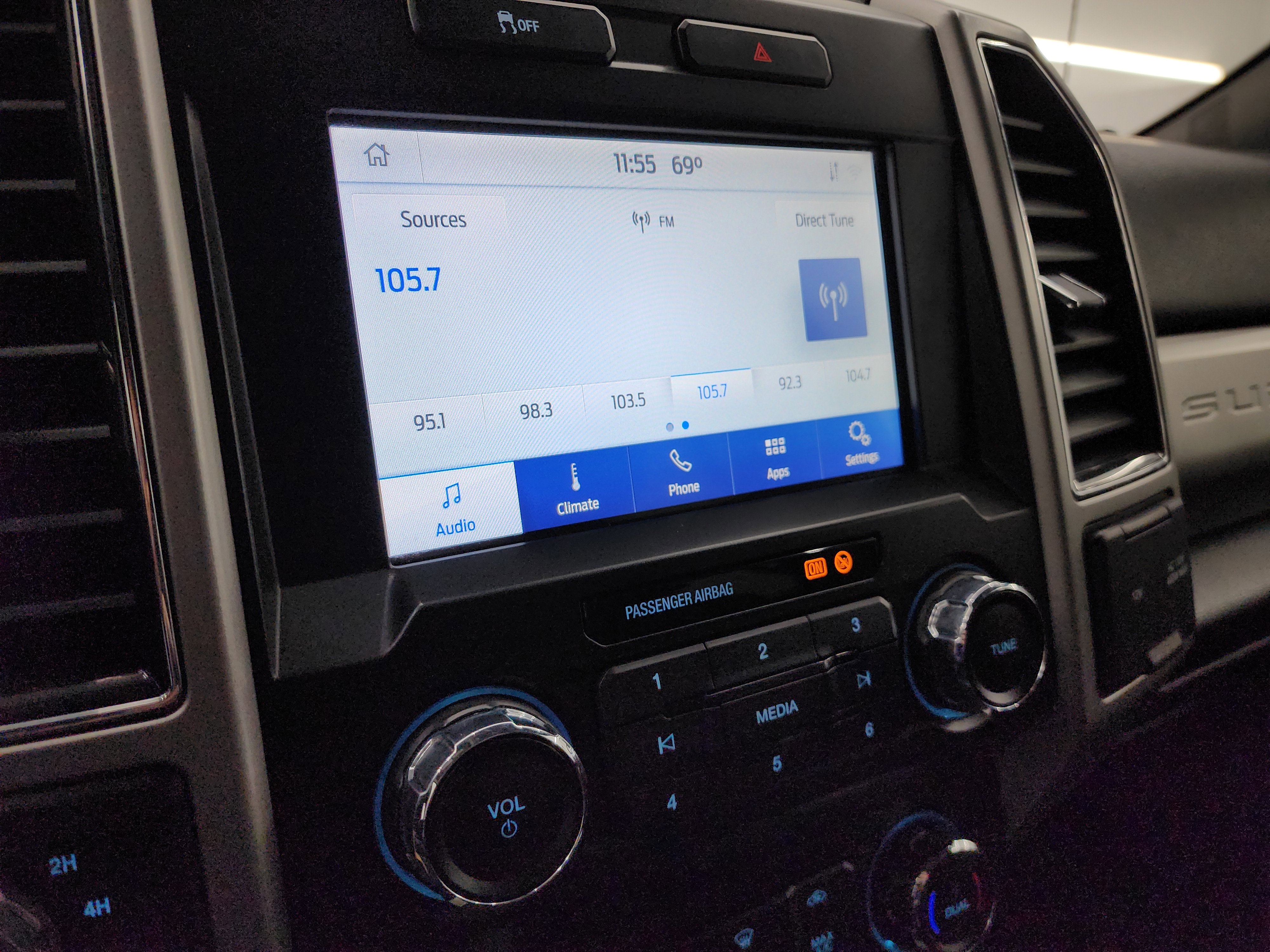 Used 2021 Ford F250 Lariat w/ Chrome Package image 11