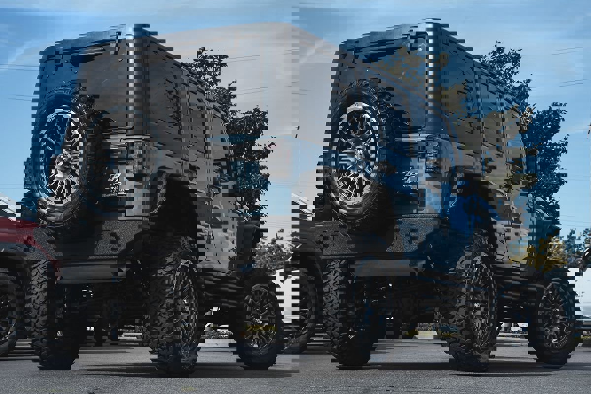 Used 2015 Jeep Wrangler Unlimited Rubicon w/ Connectivity Group image 15