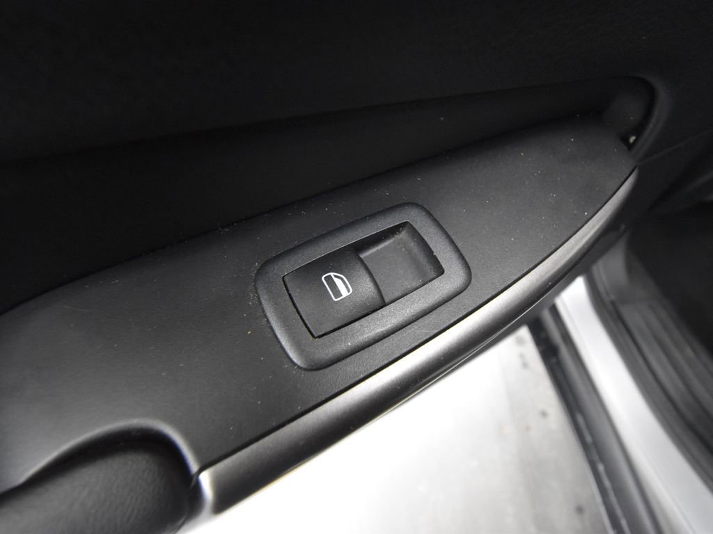 Used 2019 Jeep Cherokee Latitude Plus image 10