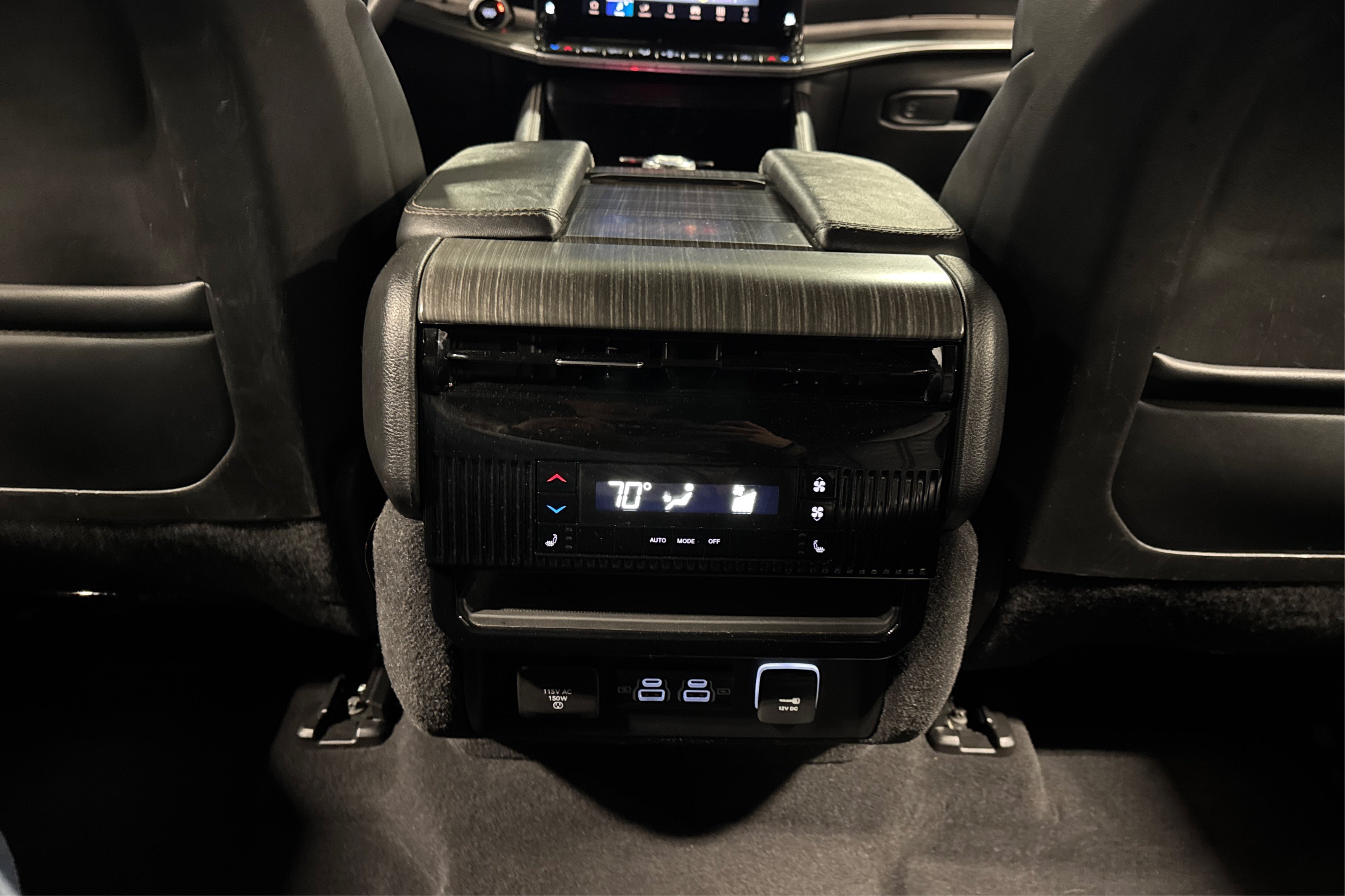 Used 2024 Jeep Wagoneer Series II w/ Flexible Seating Group AWD/4WD image 38