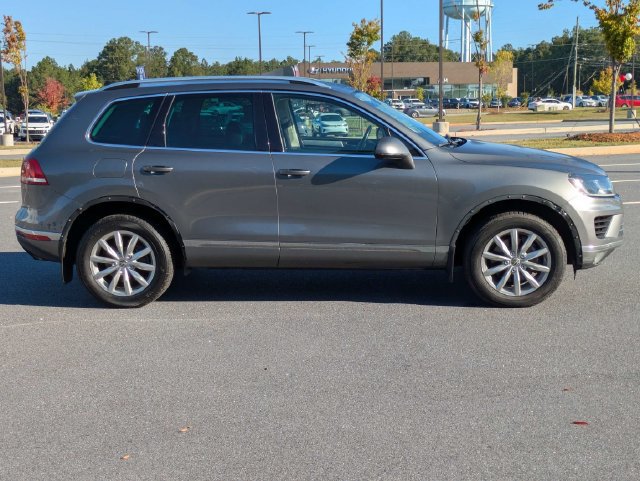 Used 2016 Volkswagen Touareg Sport AWD/4WD image 3