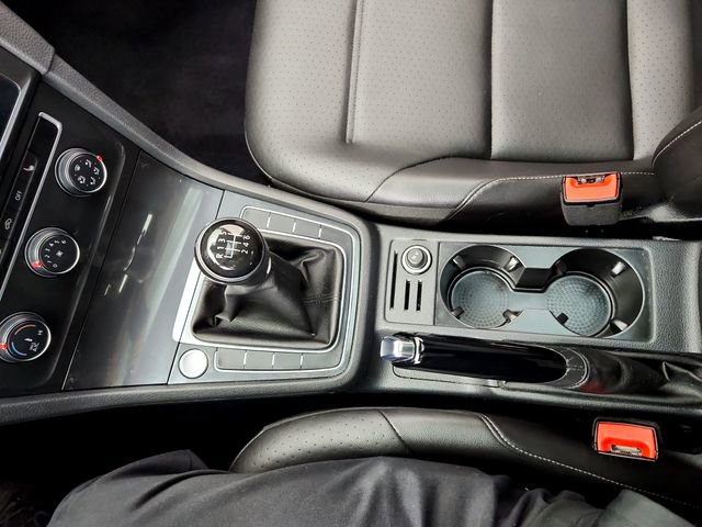 Used 2019 Volkswagen Golf SE w/ Driver Assistance Package image 26