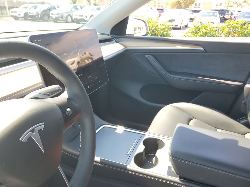 Used 2024 Tesla Model Y Long Range image 18