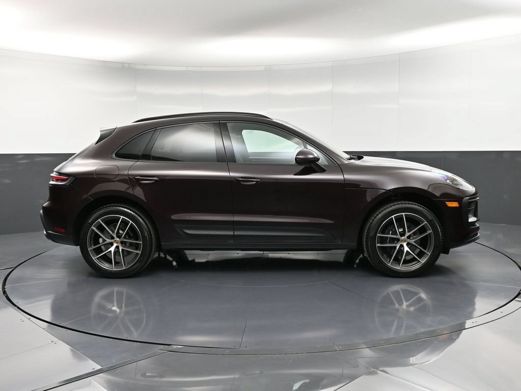 Certified 2026 Porsche Macan AWD/4WD image 9