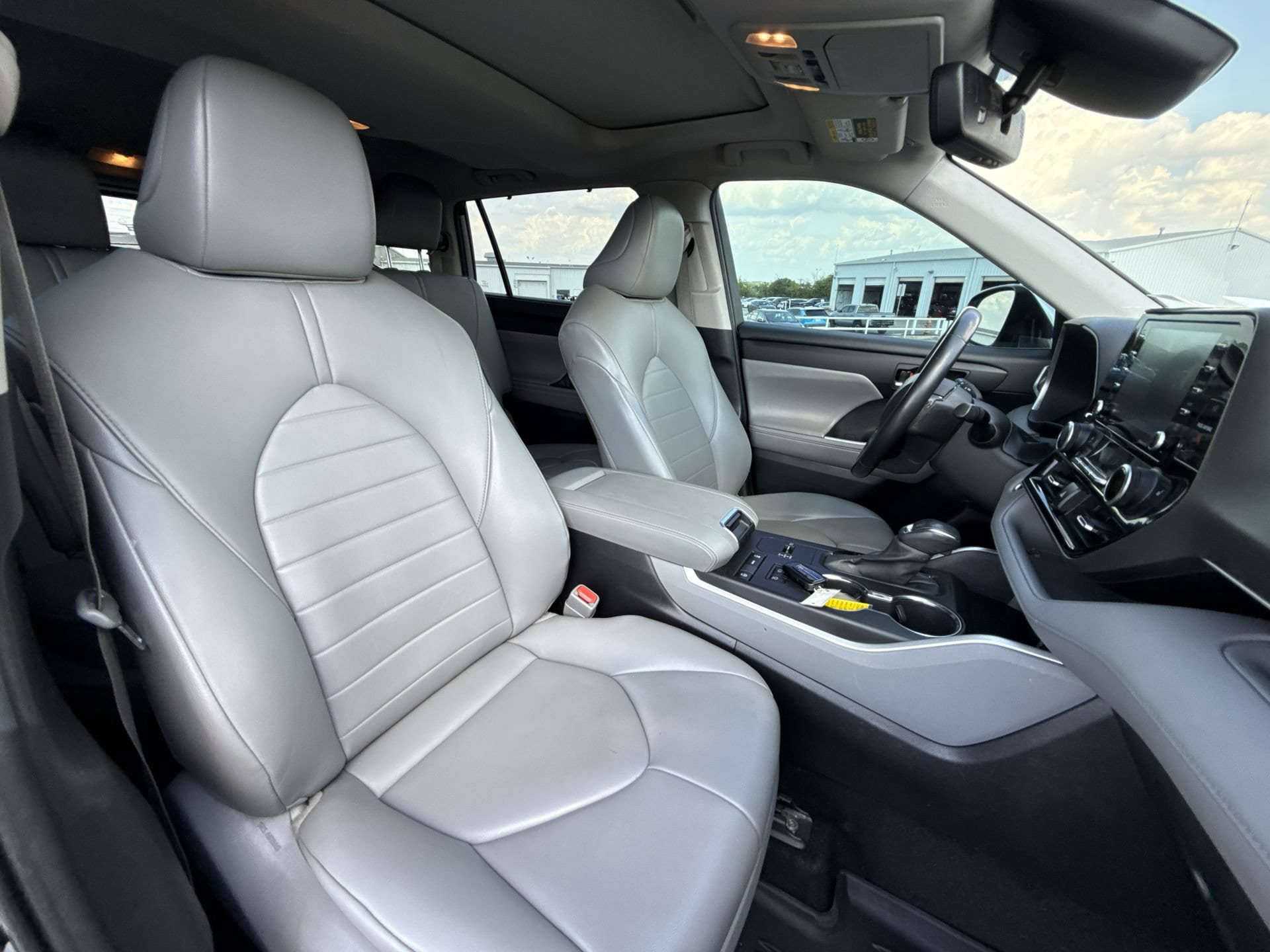 Certified 2021 Toyota Highlander XLE FWD image 27
