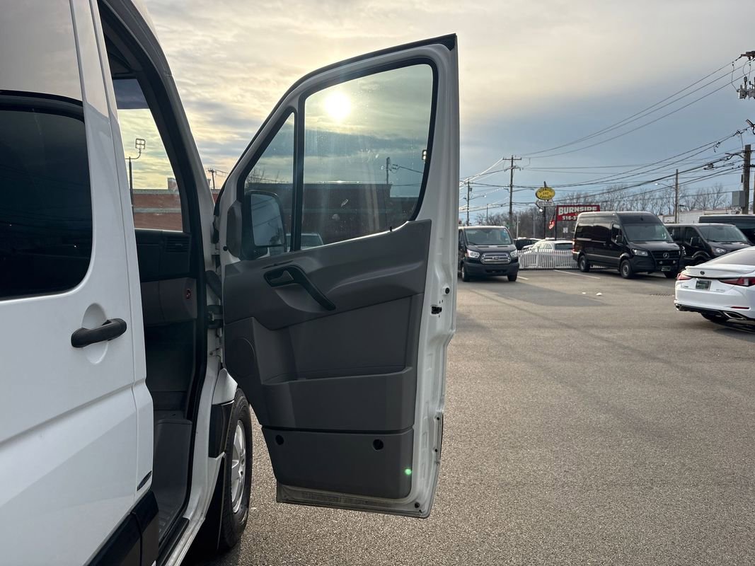 Used 2015 Mercedes-Benz Sprinter 2500 image 36