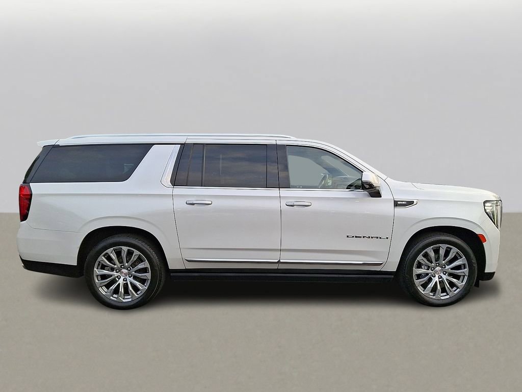 Used 2021 GMC Yukon XL Denali w/ Denali Ultimate Package AWD/4WD image 4