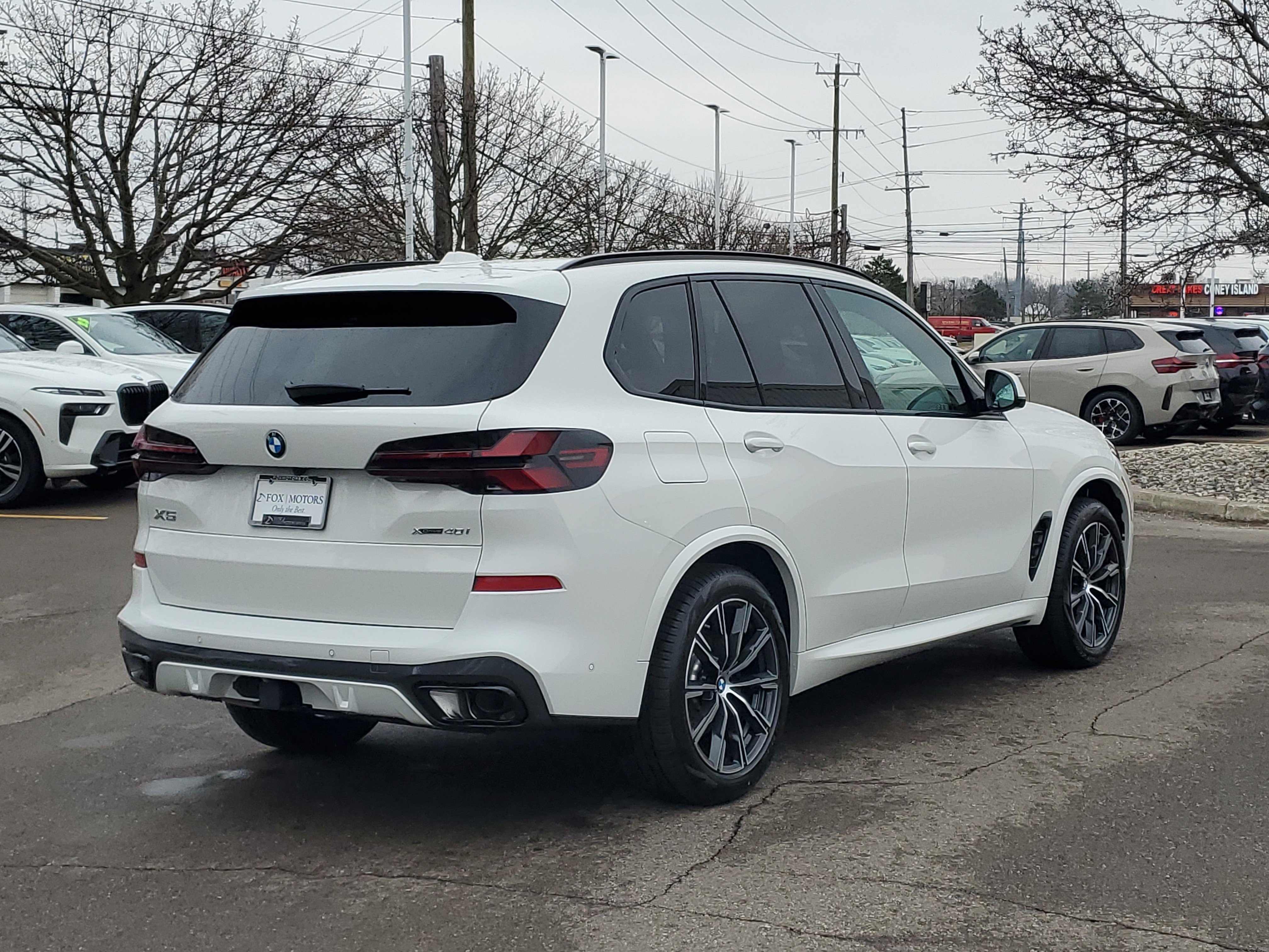 New 2026 BMW X5 xDrive40i w/ M Sport Package AWD/4WD image 3