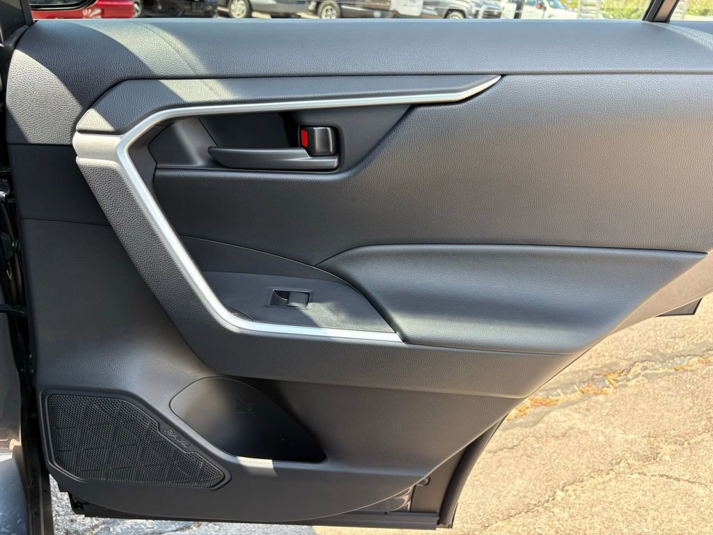 Used 2025 Toyota RAV4 LE image 32