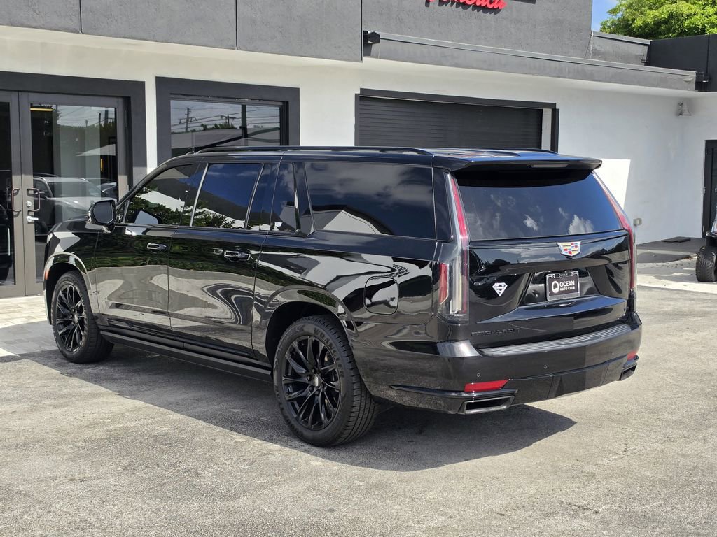 Used 2023 Cadillac Escalade ESV Sport Platinum w/ LPO, ONYX Package RWD image 3