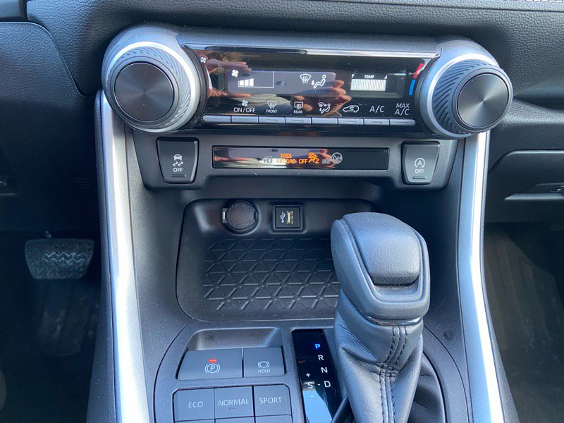 Used 2024 Toyota RAV4 LE image 6