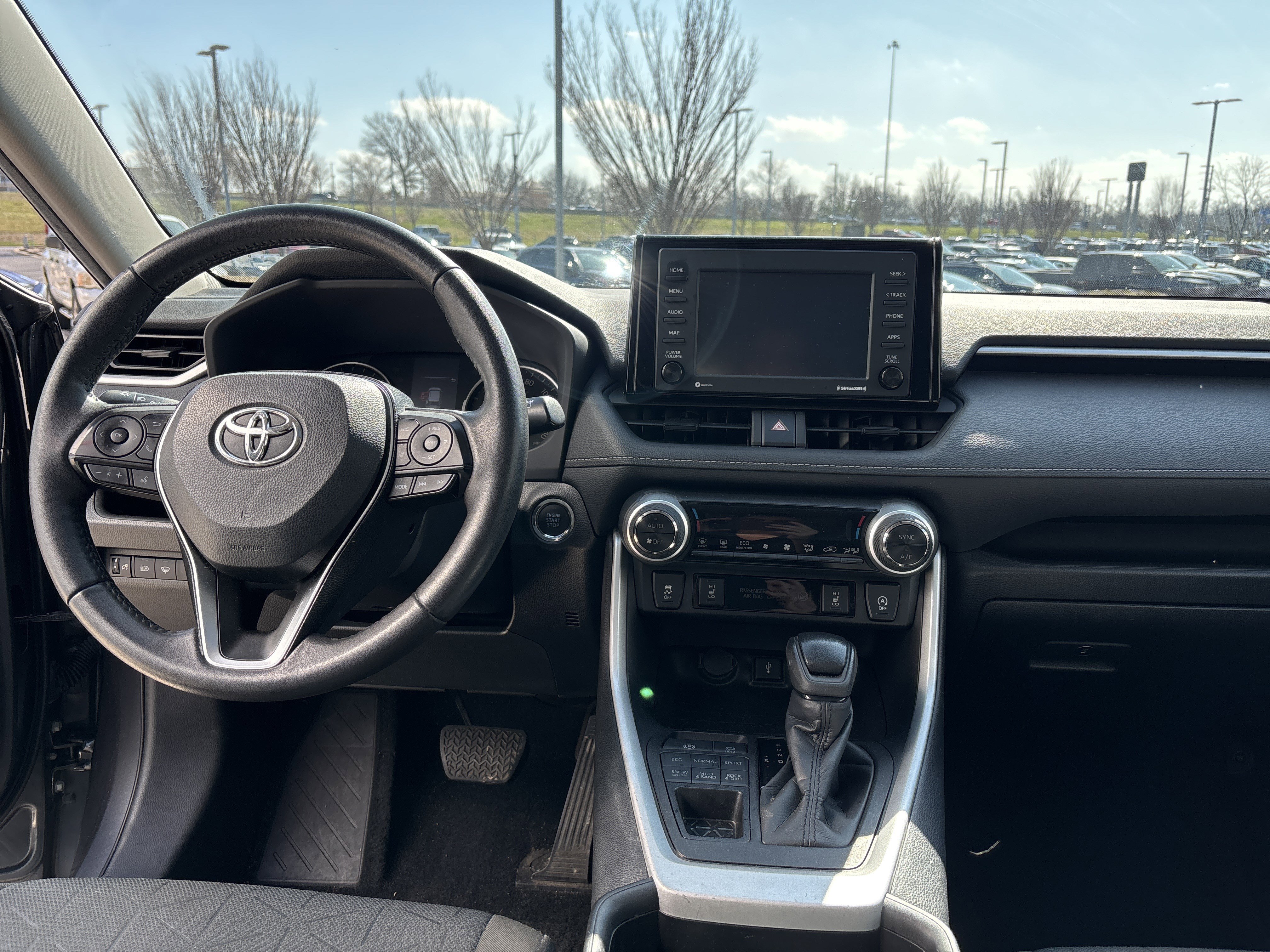 Used 2022 Toyota RAV4 XLE w/ Convenience Package AWD/4WD image 32