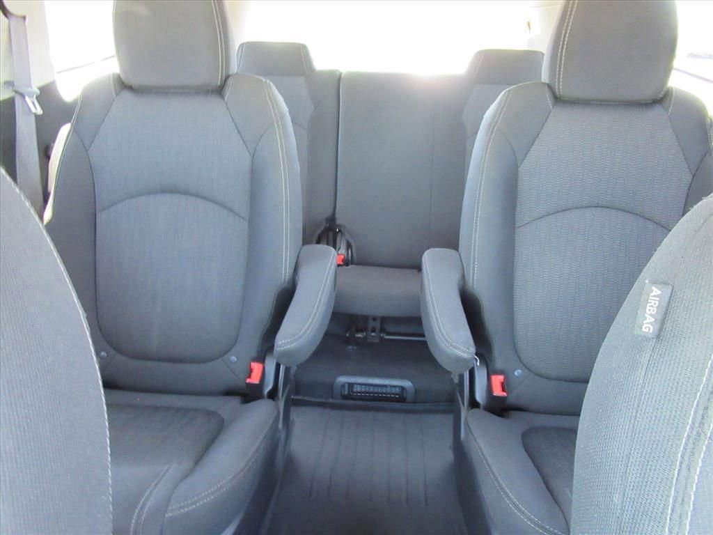 Used 2017 Chevrolet Traverse LT FWD image 16