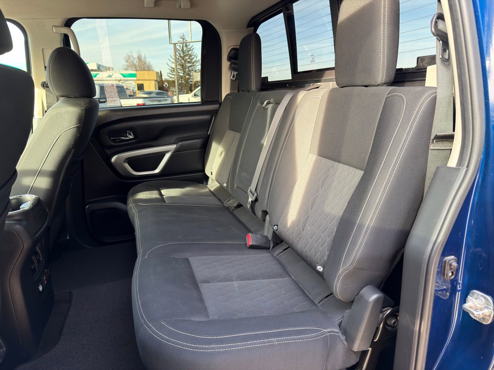Used 2019 Nissan Titan SV w/ SV Convenience Package image 28