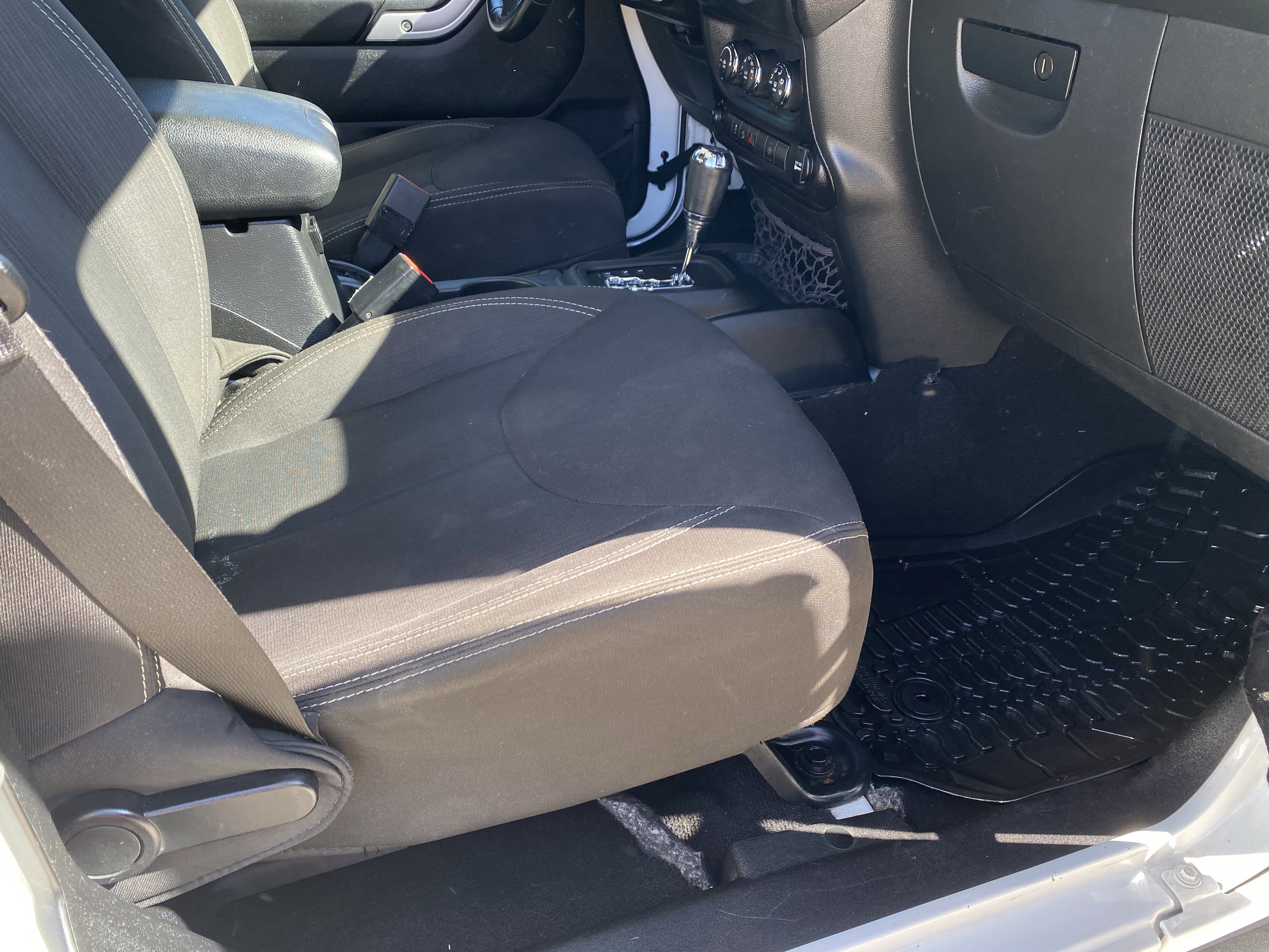 Used 2014 Jeep Wrangler Unlimited Sahara w/ Connectivity Group image 5