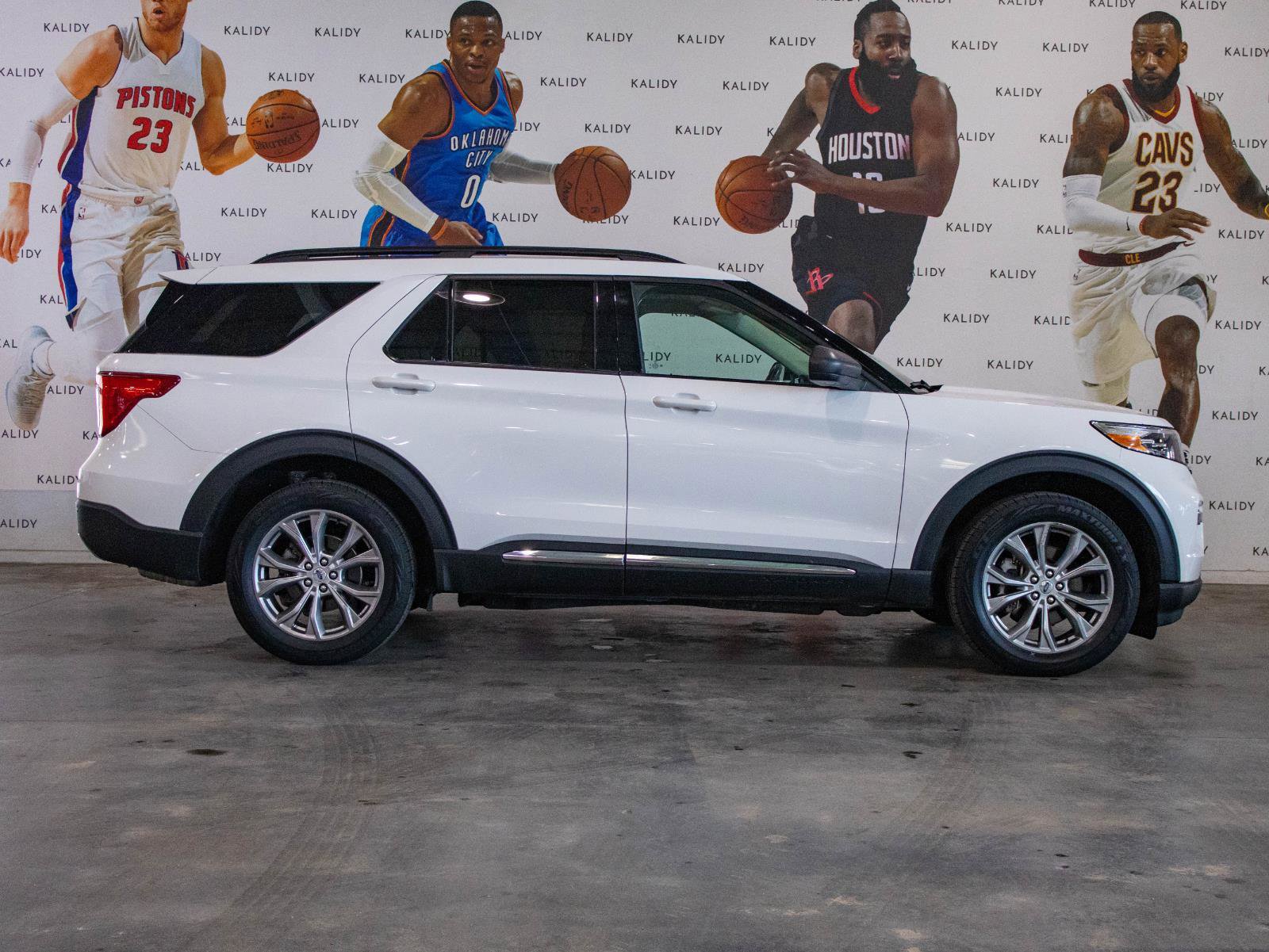 Used 2023 Ford Explorer XLT w/ Equipment Group 202A image 17