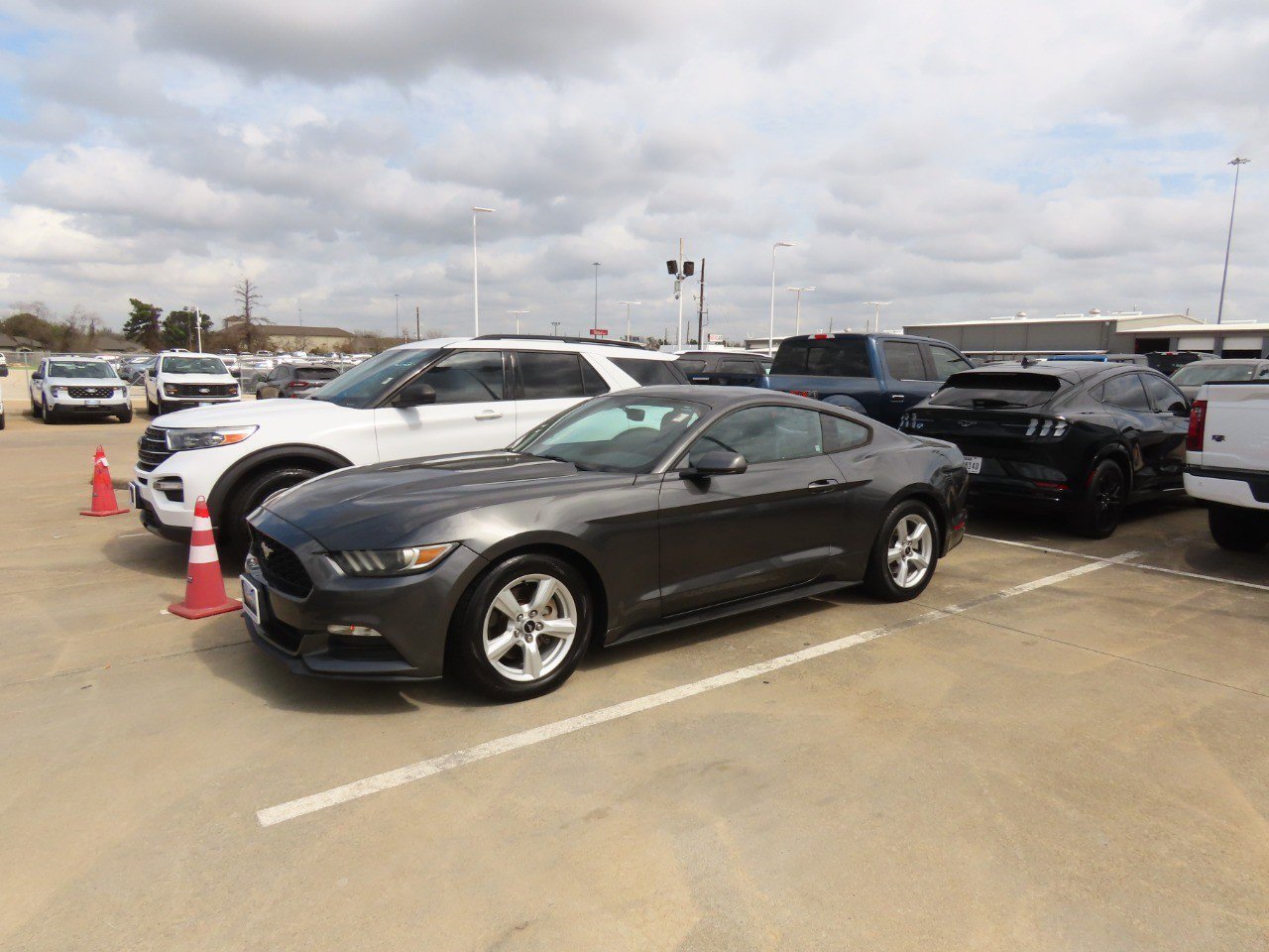 Used 2016 Ford Mustang Coupe image 2