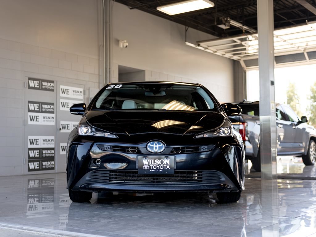 Used 2020 Toyota Prius Limited w/ Premium Convenience Package FWD image 3