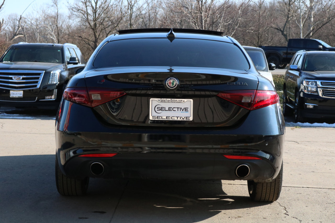 Used 2021 Alfa Romeo Giulia Ti w/ Nero Edizione image 12