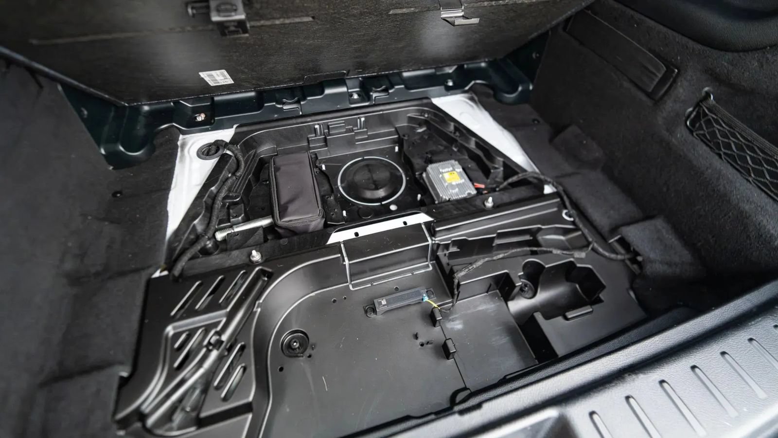 Used 2020 Mercedes-Benz GLB 250 4MATIC w/ Premium Package image 24