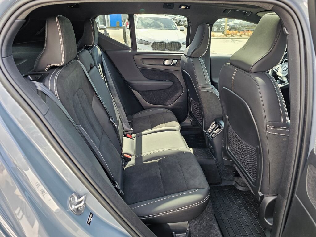 Used 2023 Volvo XC40 Recharge Ultimate image 26