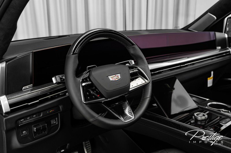 Used 2025 Cadillac Escalade ESV V image 26