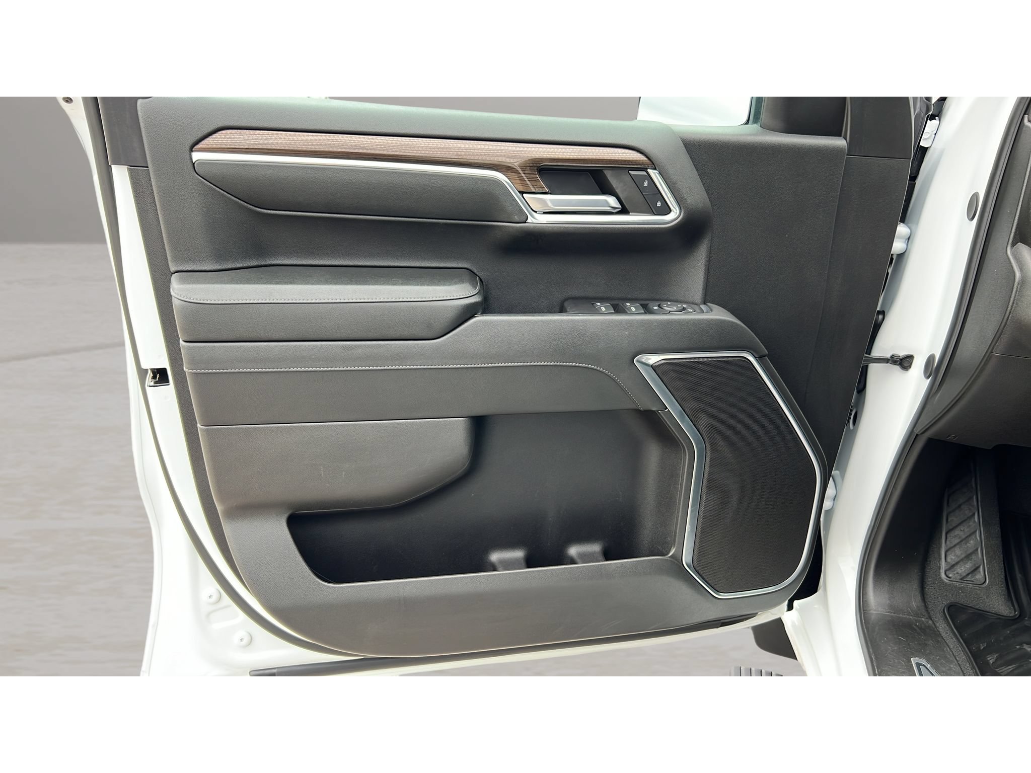 Certified 2024 Chevrolet Silverado 1500 LT AWD/4WD image 26