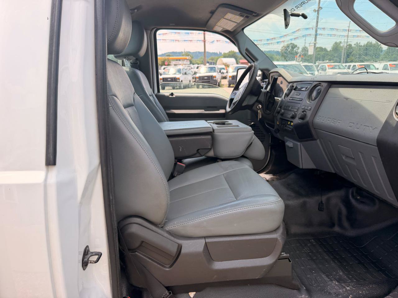 Used 2011 Ford F550 4x4 Regular Cab Super Duty w/ Payload Upgrade Pkg image 7