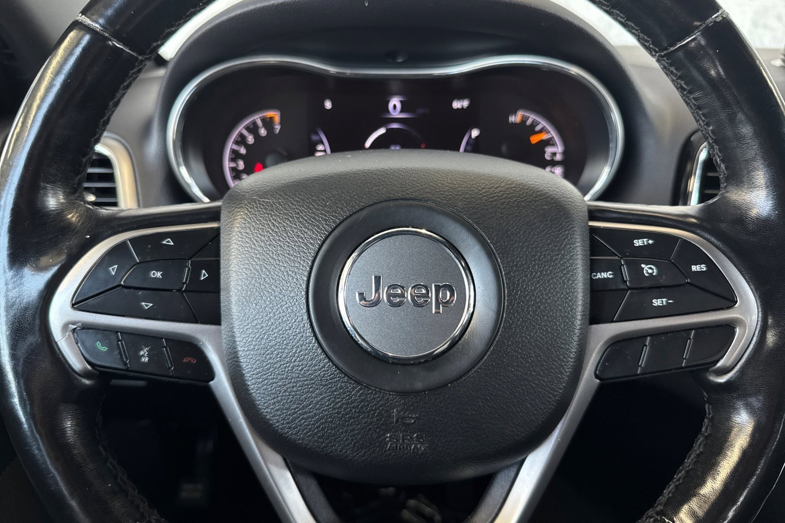 Used 2020 Jeep Grand Cherokee Altitude RWD image 23