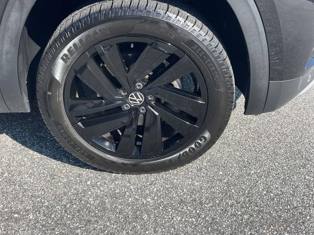 Certified 2022 Volkswagen Atlas Cross Sport SE FWD image 8