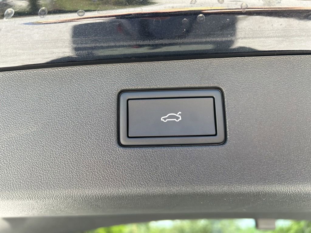 New 2025 Volkswagen Tiguan SE image 47