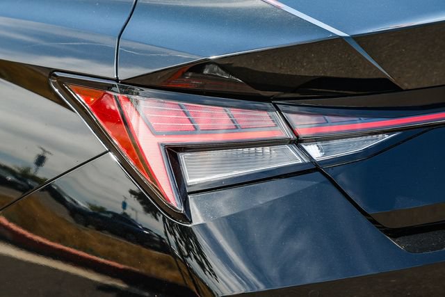 Certified 2022 Hyundai Elantra Limited FWD image 10