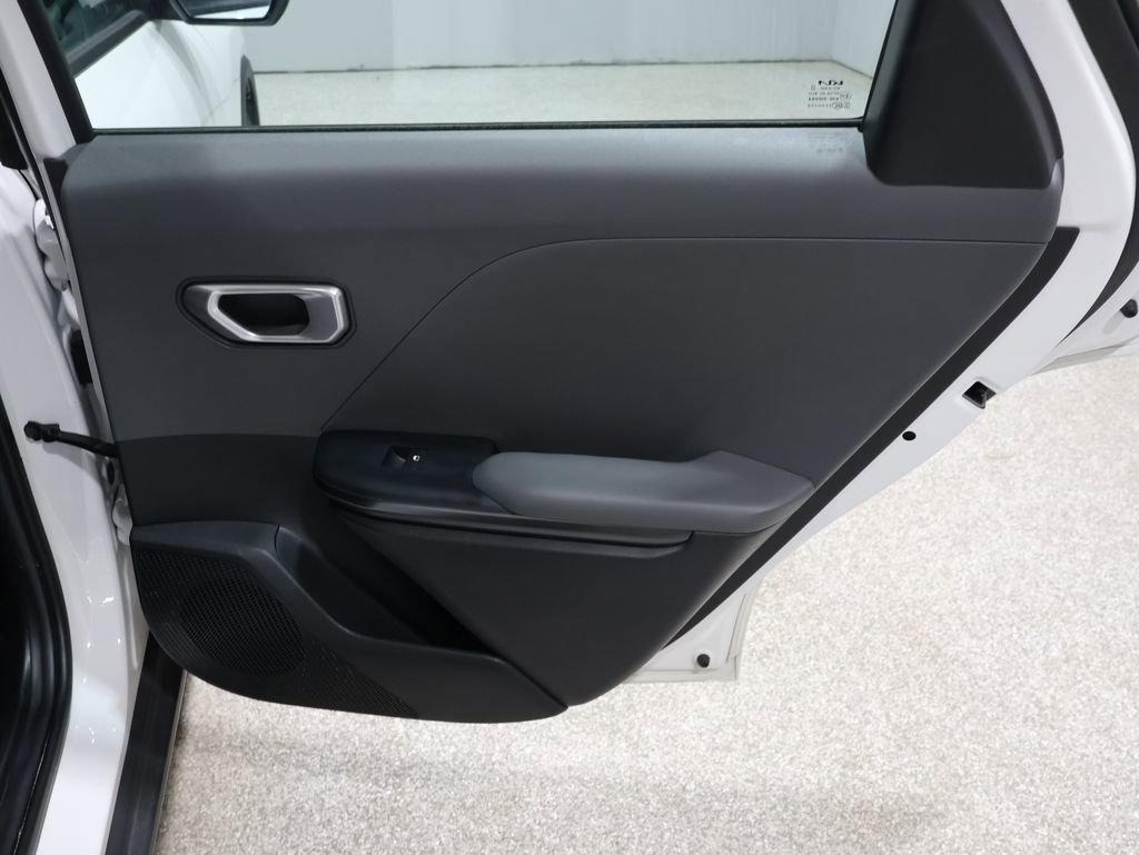 Used 2025 Kia K4 LXS image 21