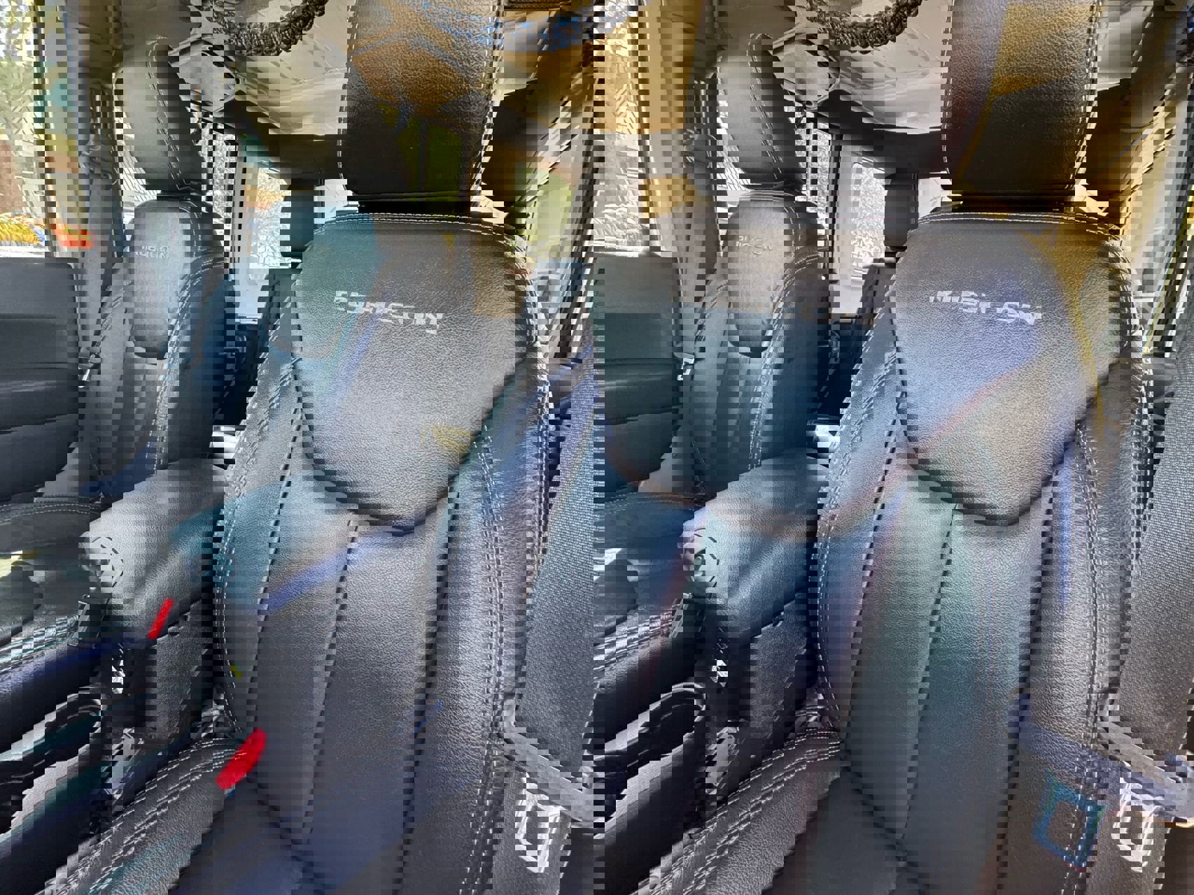 Used 2016 Jeep Wrangler Unlimited Rubicon w/ Connectivity Group image 20