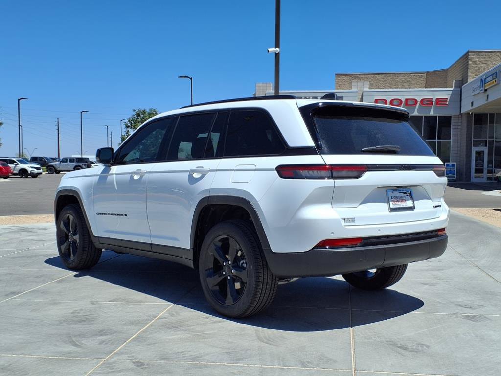 New 2025 Jeep Grand Cherokee Limited w/ Black Appearance Package RWD image 4