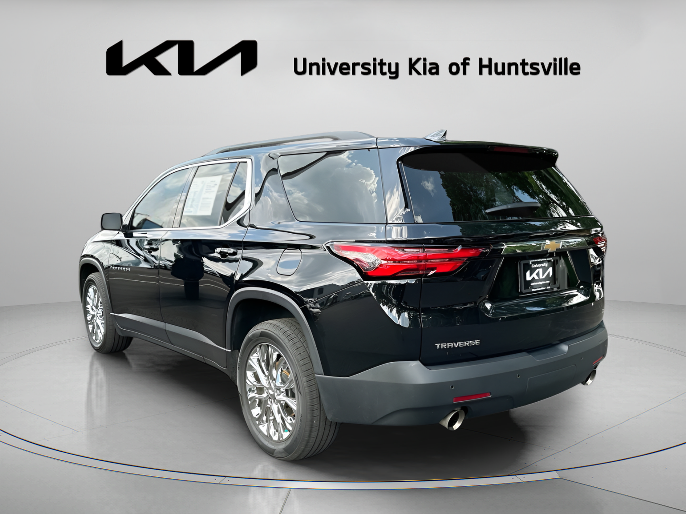Used 2022 Chevrolet Traverse LT FWD image 6