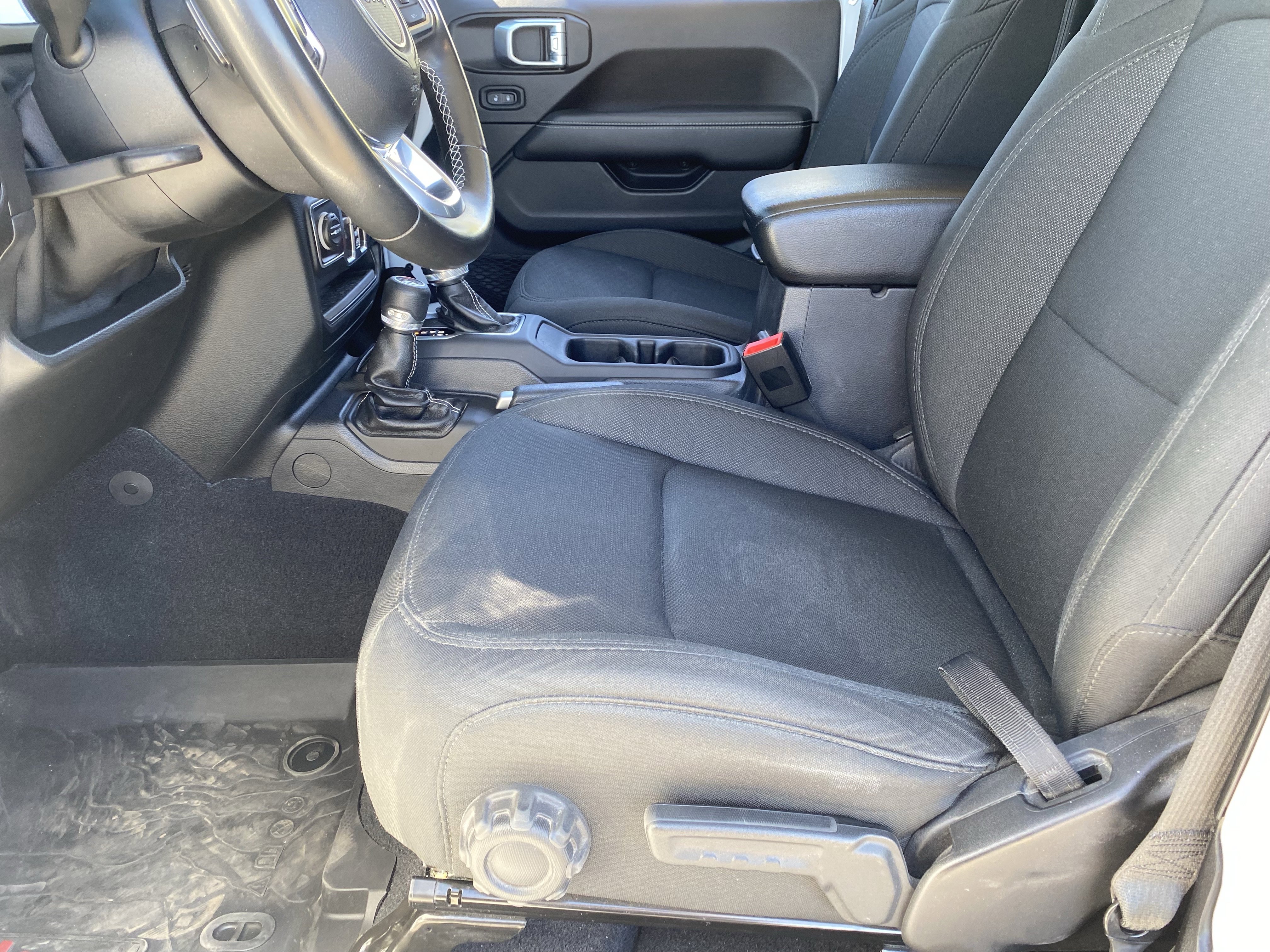Used 2020 Jeep Gladiator Overland image 16