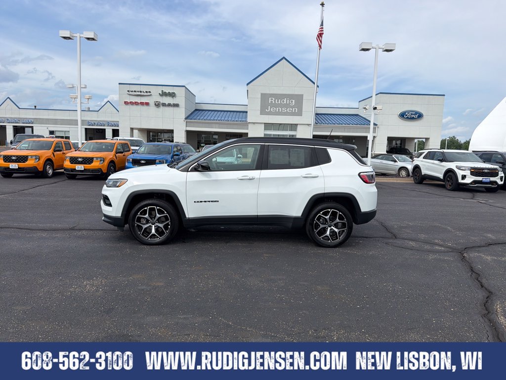 Used 2025 Jeep Compass Limited AWD/4WD image 2