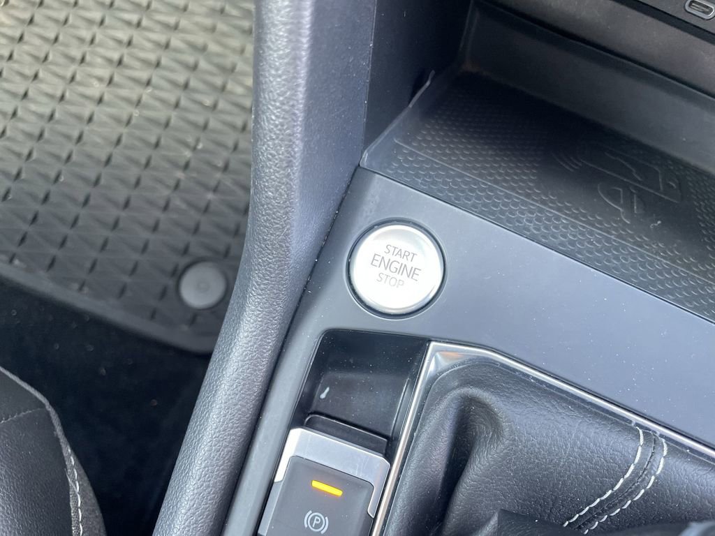 Certified 2022 Volkswagen Taos SE image 24