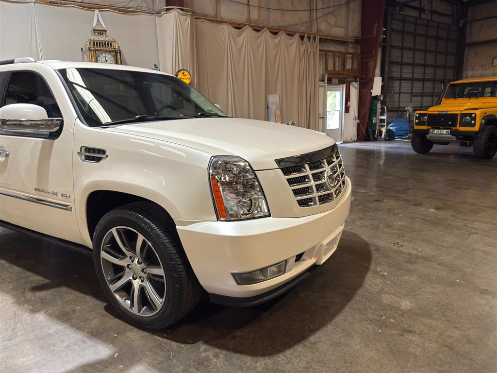 Used 2010 Cadillac Escalade ESV Premium AWD/4WD image 5