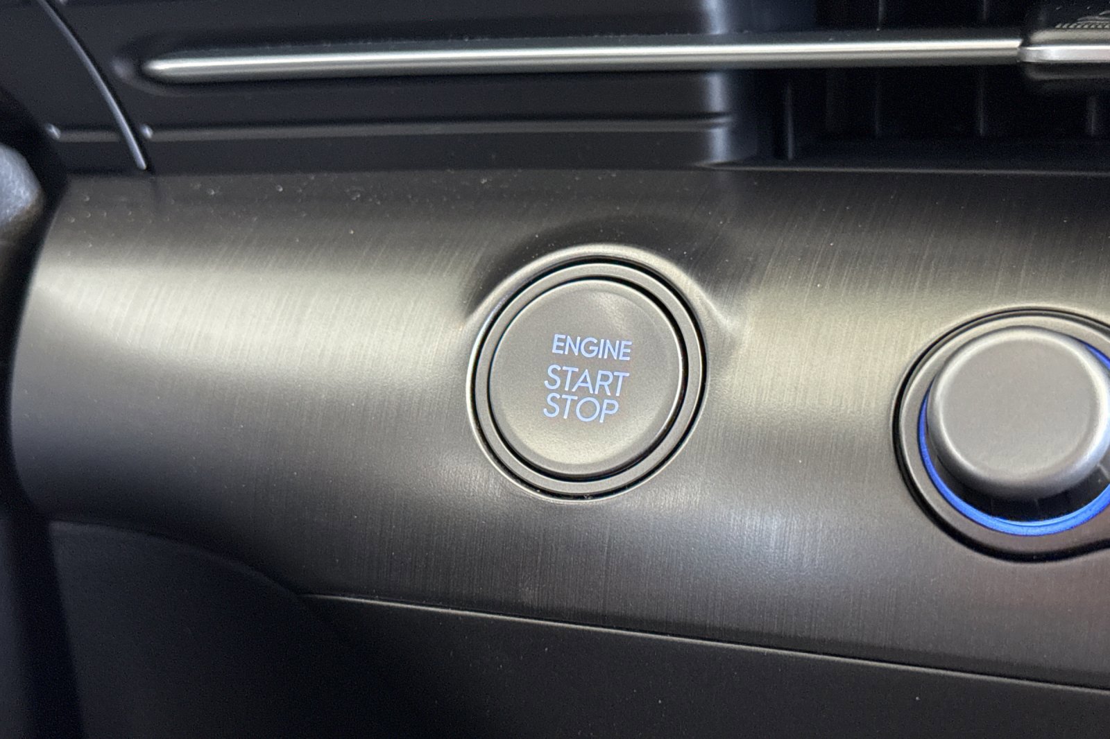 Used 2025 Hyundai Kona Limited FWD image 23