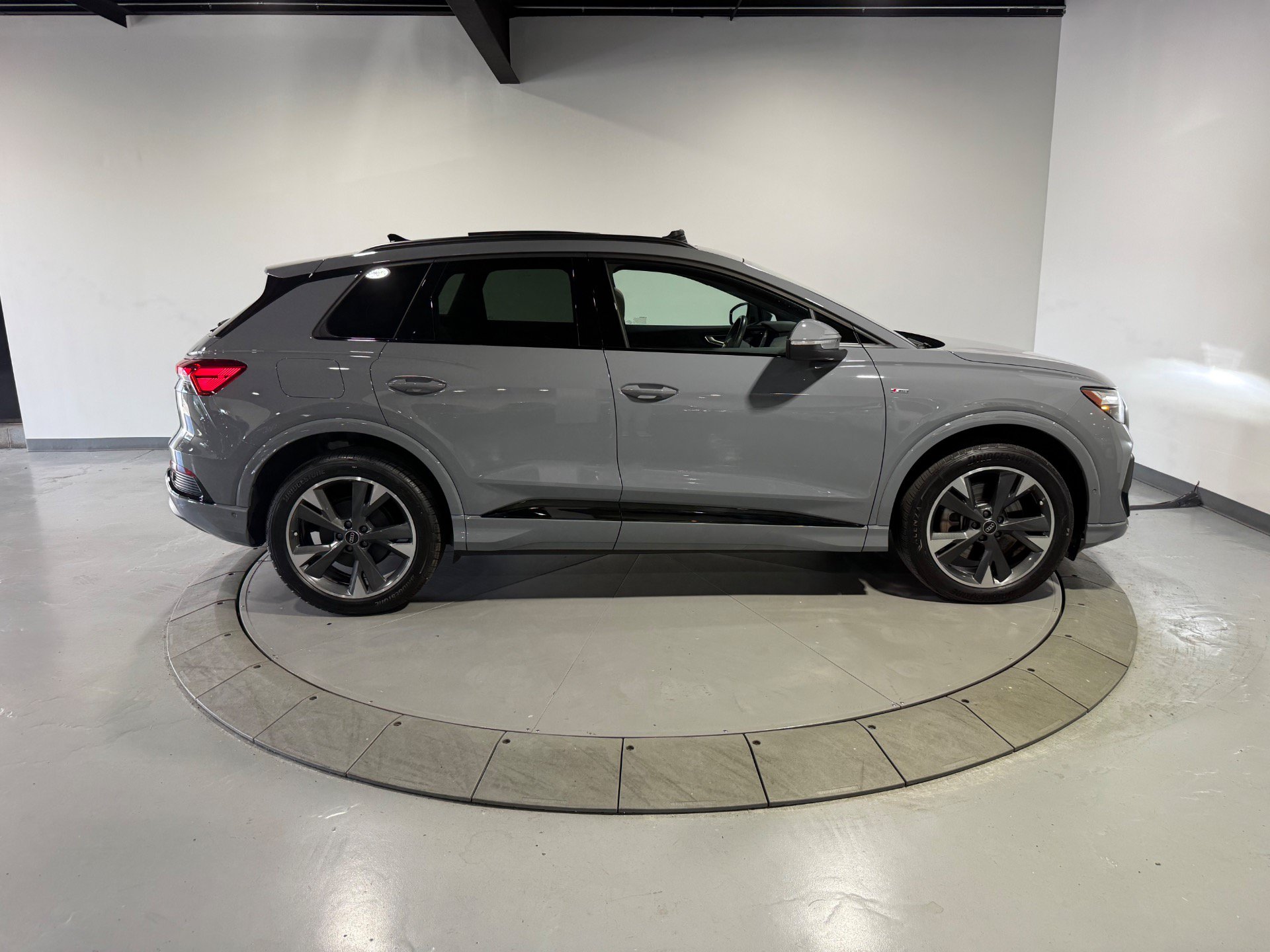 Used 2023 Audi Q4 e-tron Premium Plus w/ Premium Plus AWD/4WD image 7