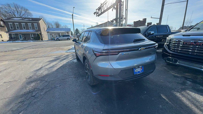 New 2026 Chevrolet Equinox EV LT image 2